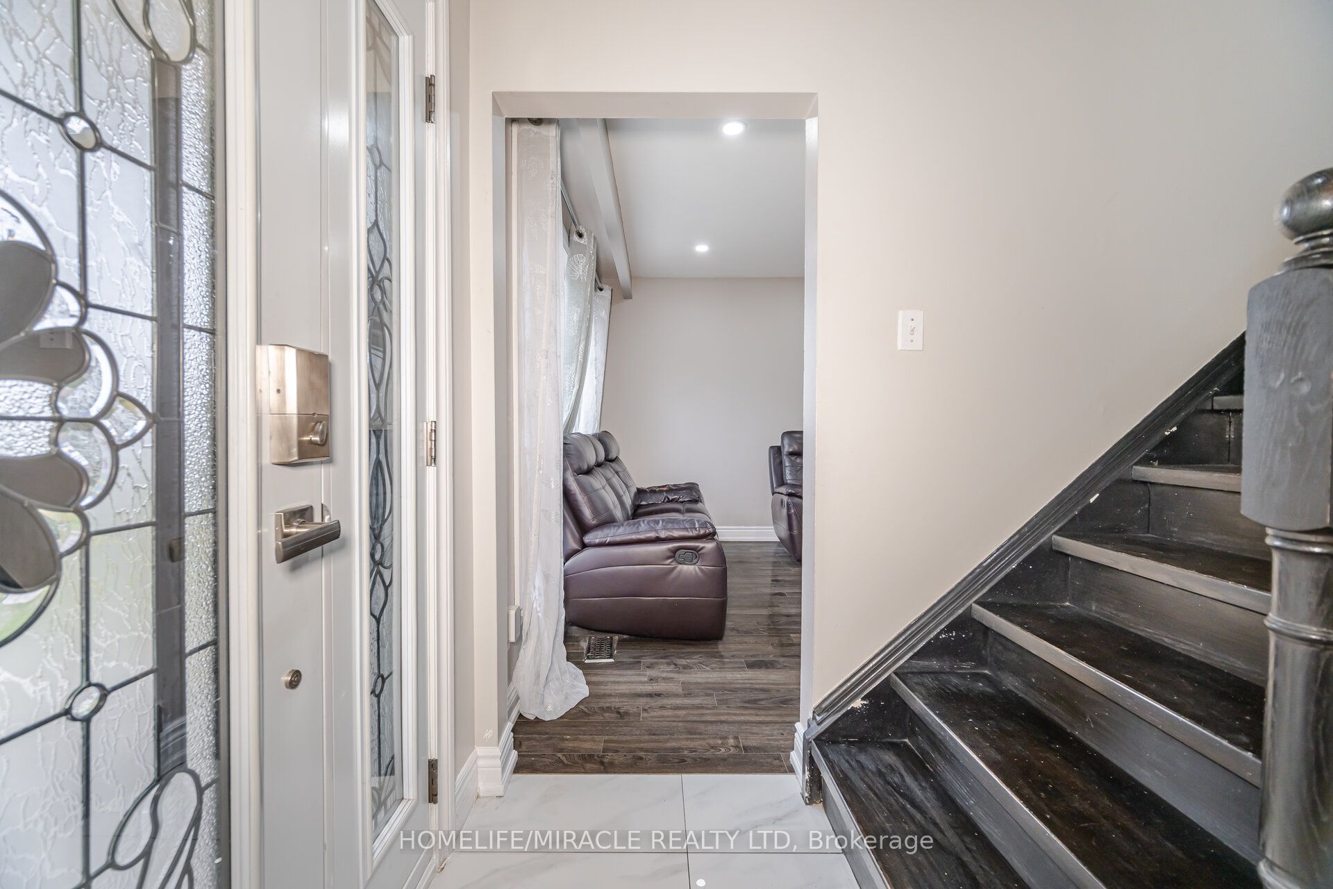 345 Silverstone Drive Property Photo 7