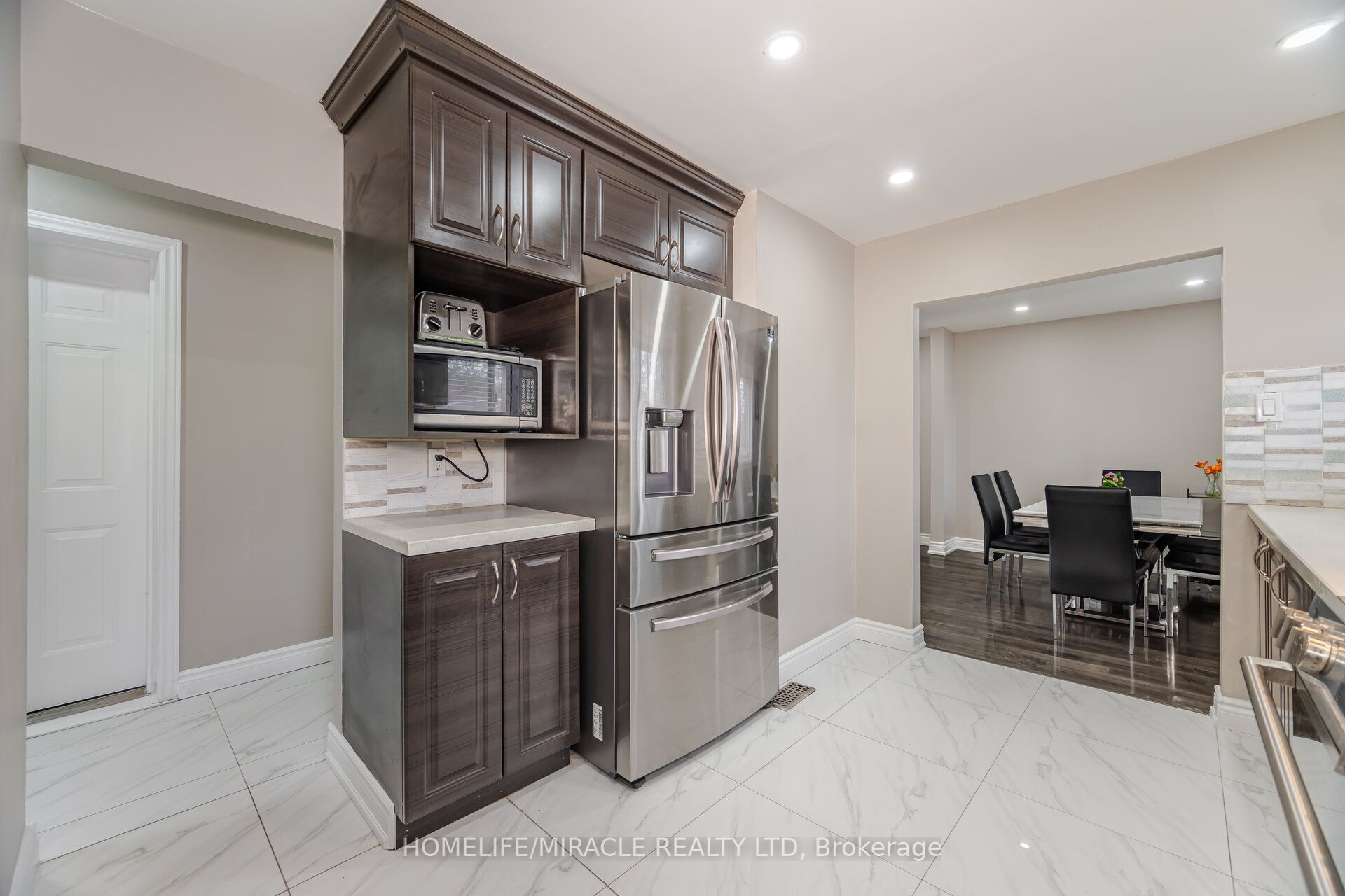 345 Silverstone Drive Property Photo 16