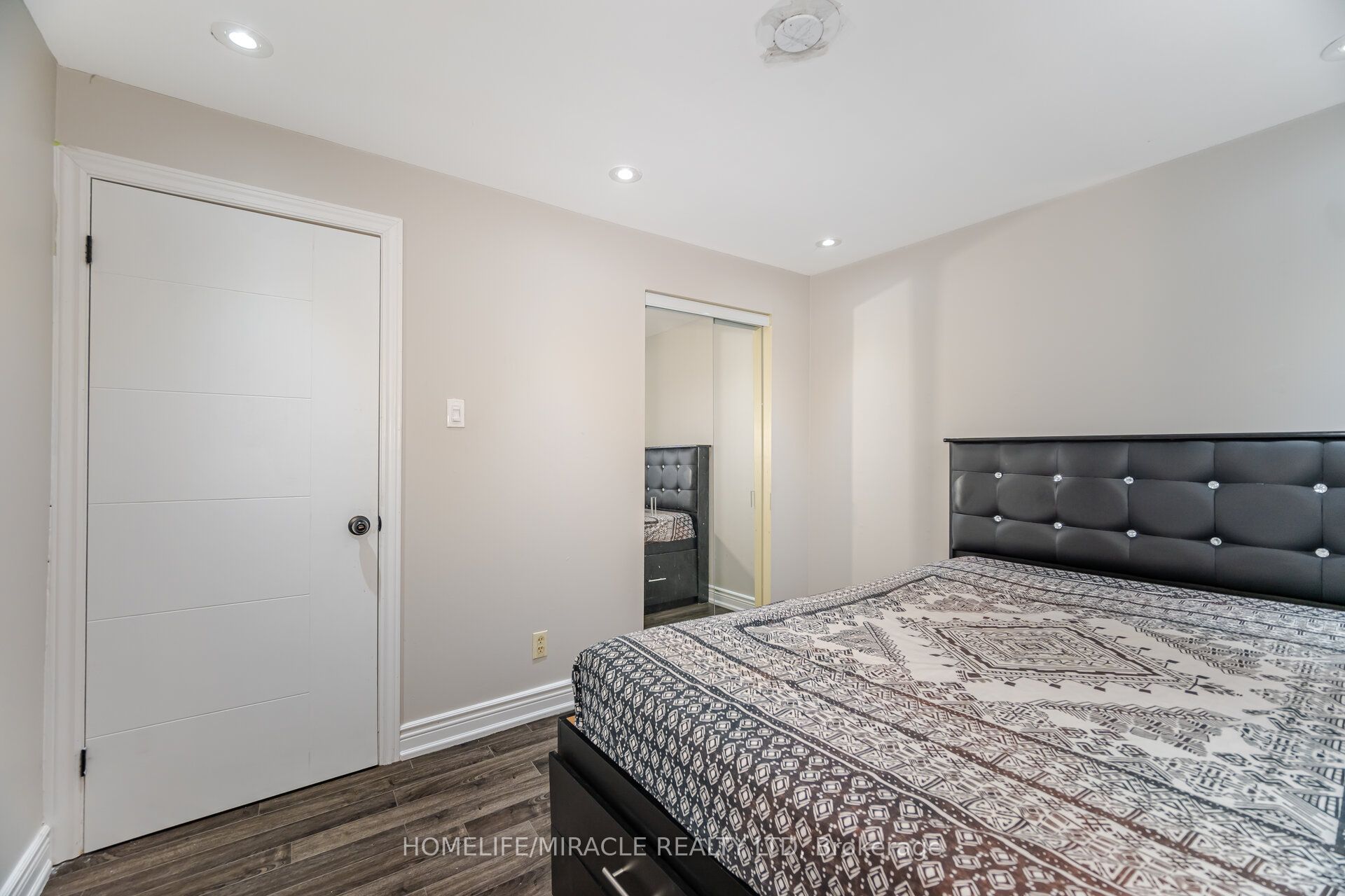 345 Silverstone Drive Property Photo 30