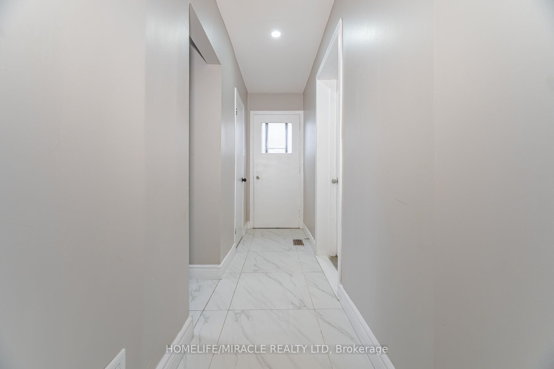 345 Silverstone Drive Property Photo 35