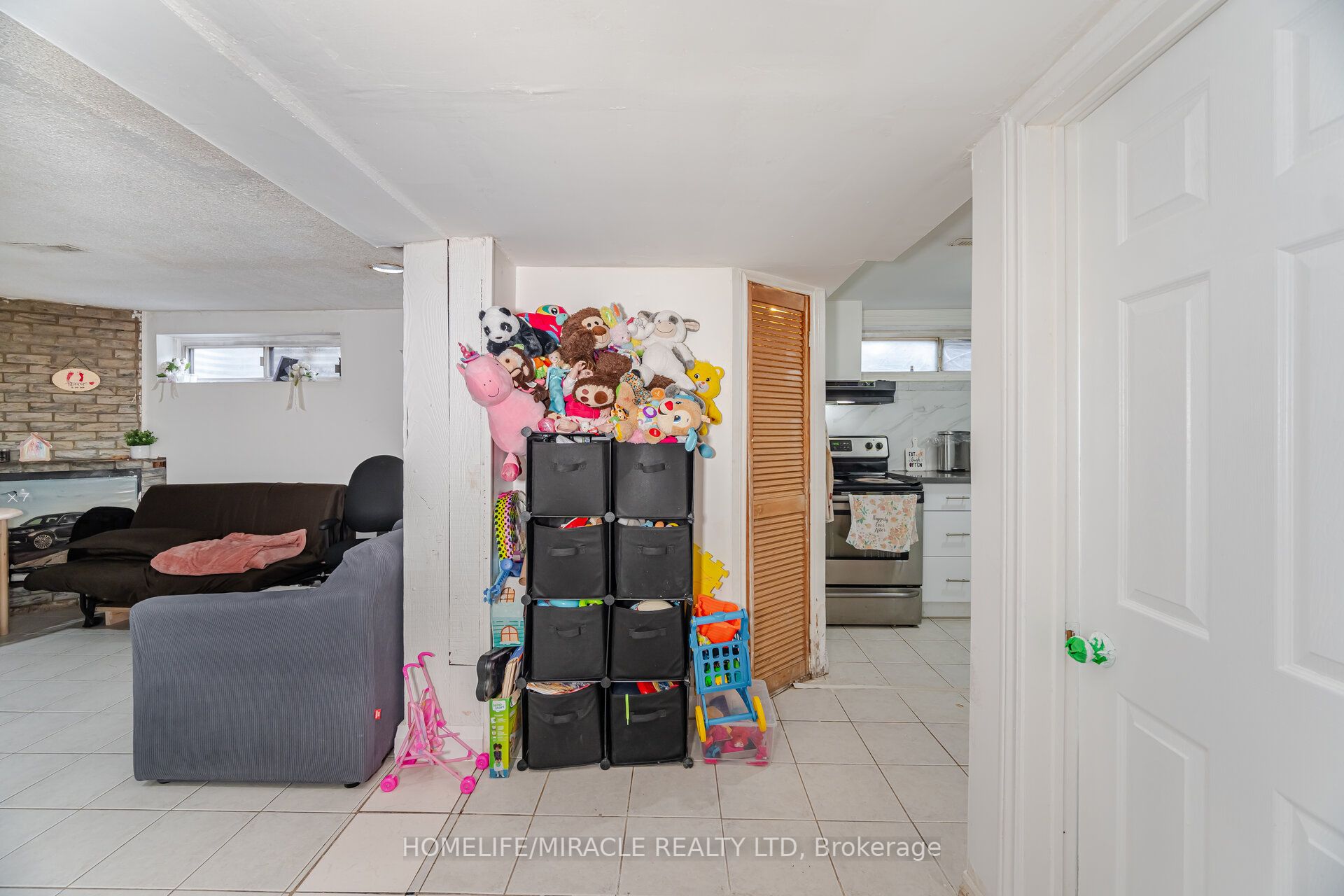 345 Silverstone Drive Property Photo 38