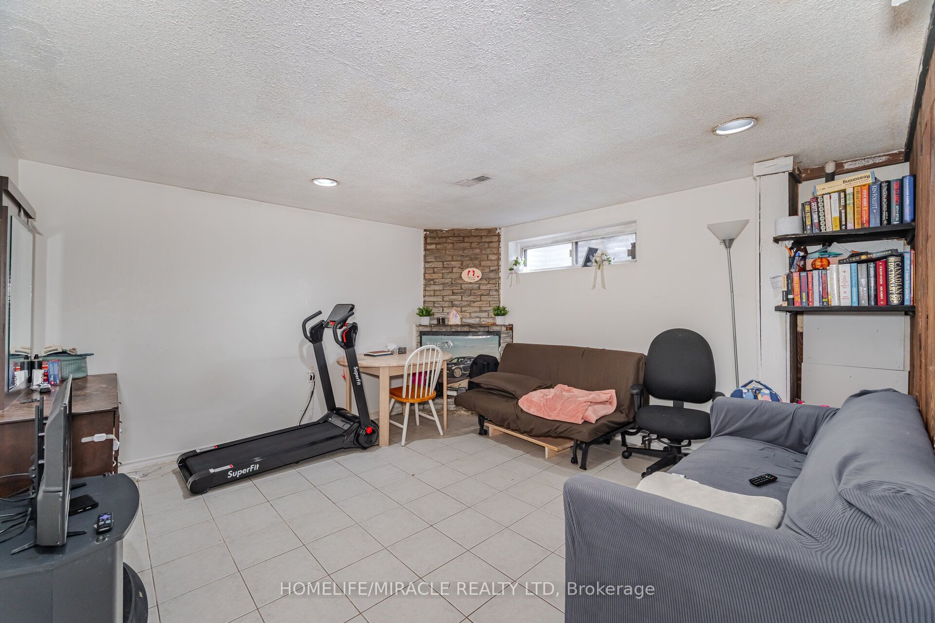345 Silverstone Drive Property Photo 39