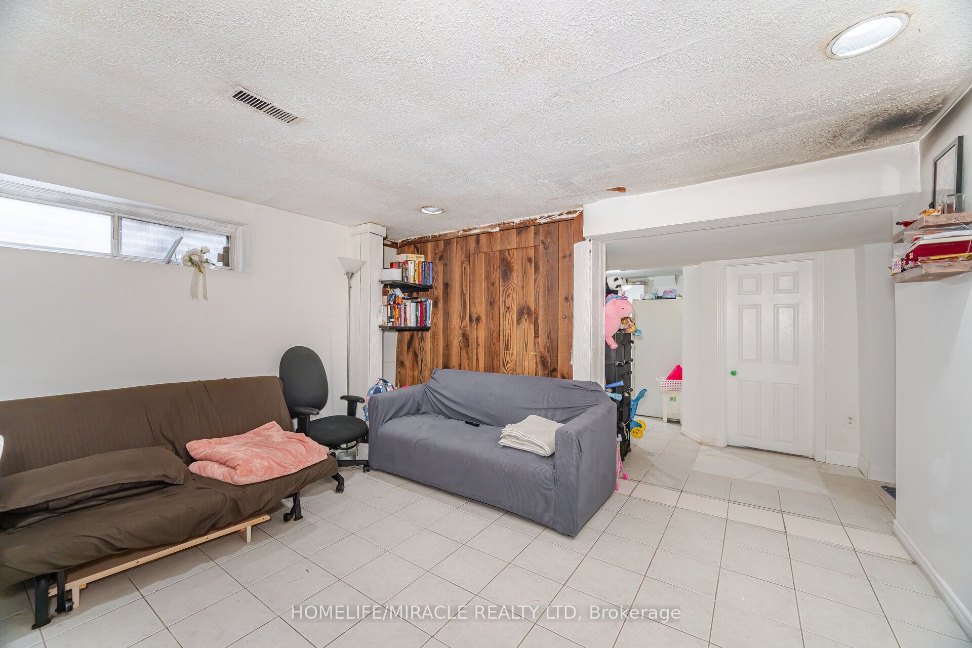 345 Silverstone Drive Property Photo 40