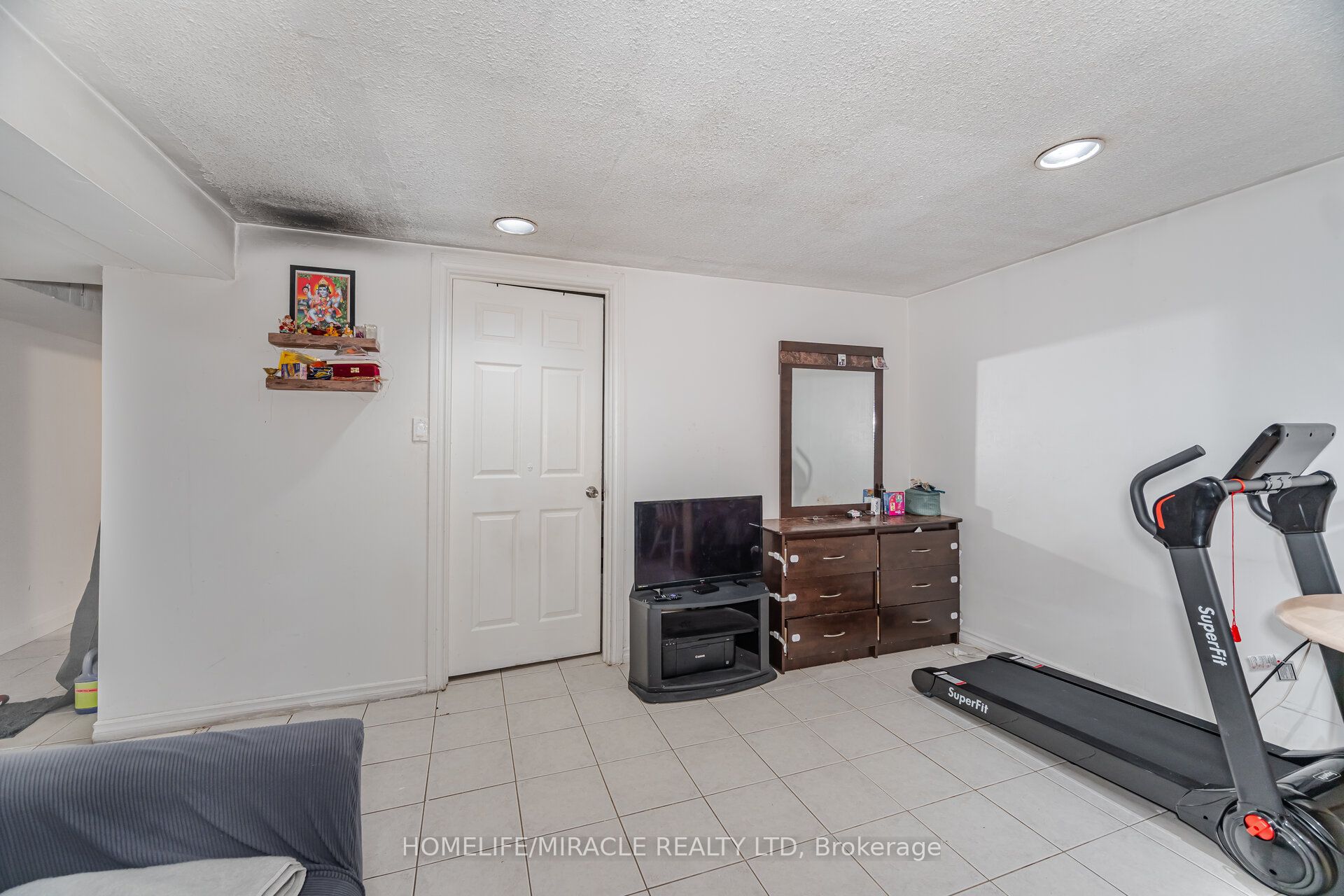 345 Silverstone Drive Property Photo 41