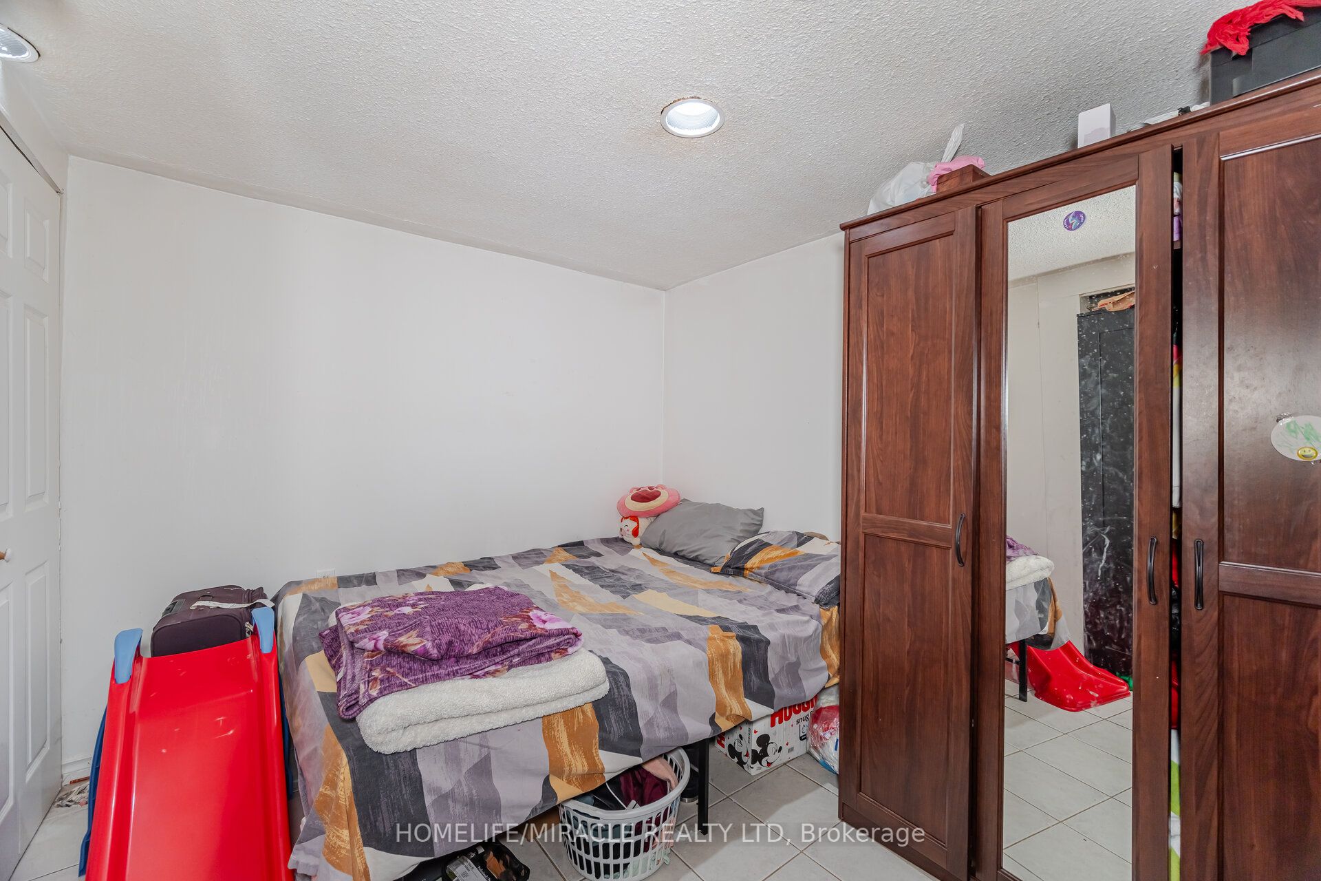 345 Silverstone Drive Property Photo 44