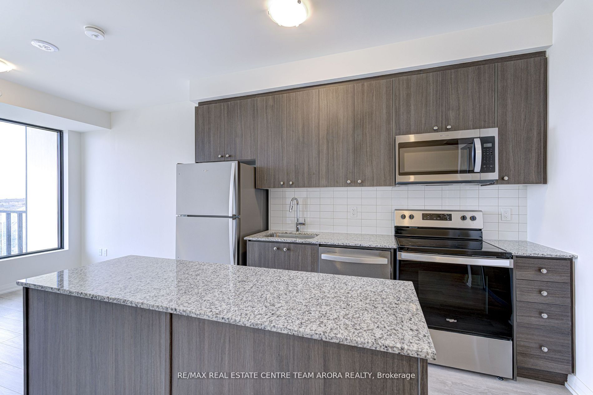 1415 Dundas St E Property Photo 9