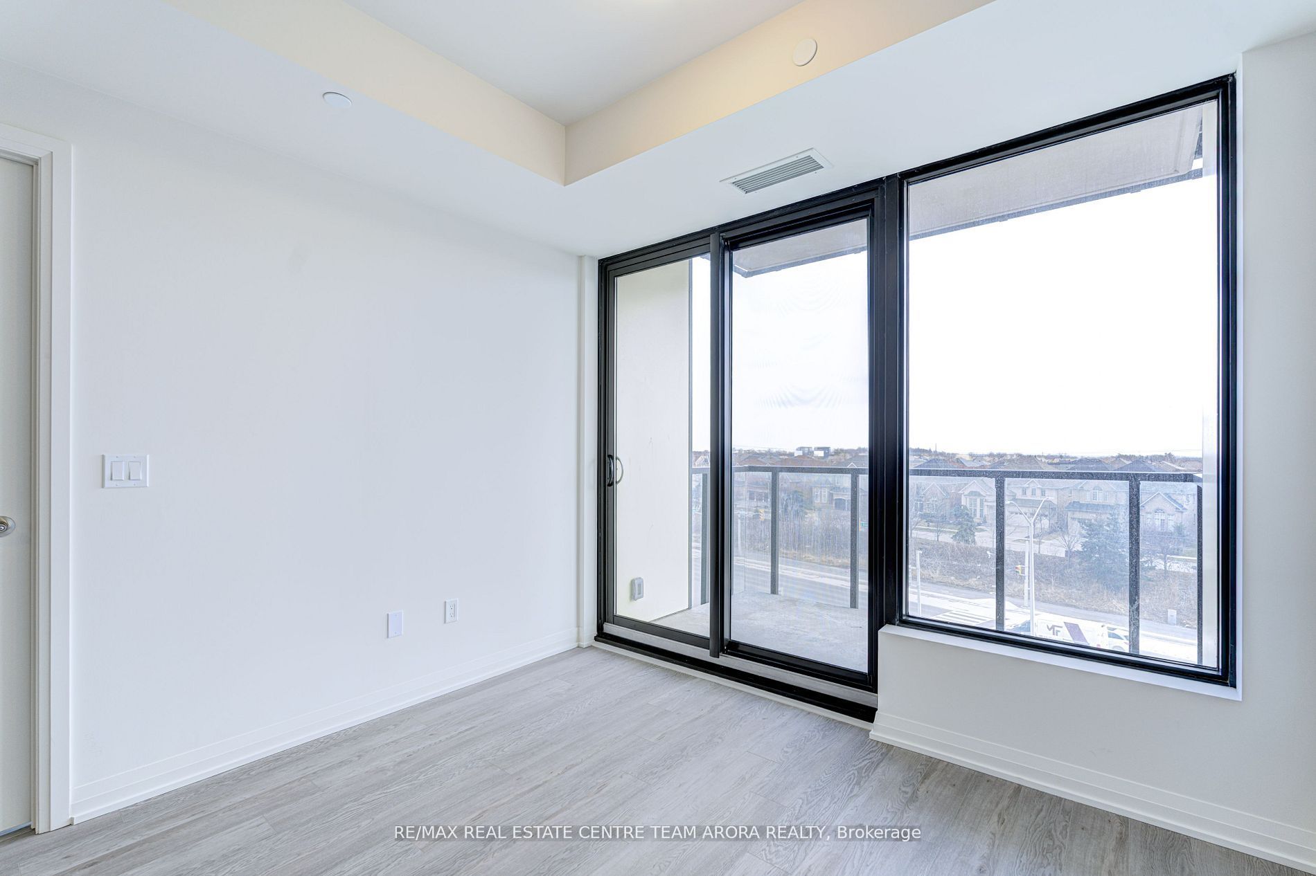 1415 Dundas St E Property Photo 14