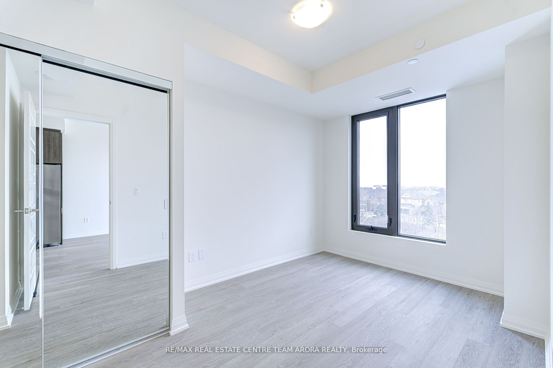 1415 Dundas St E Property Photo 16