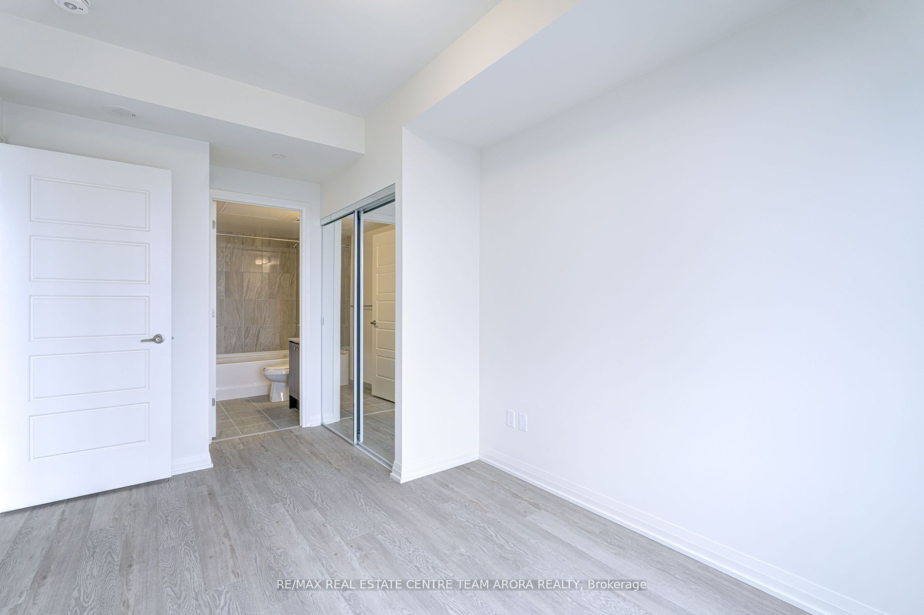 1415 Dundas St E Property Photo 17