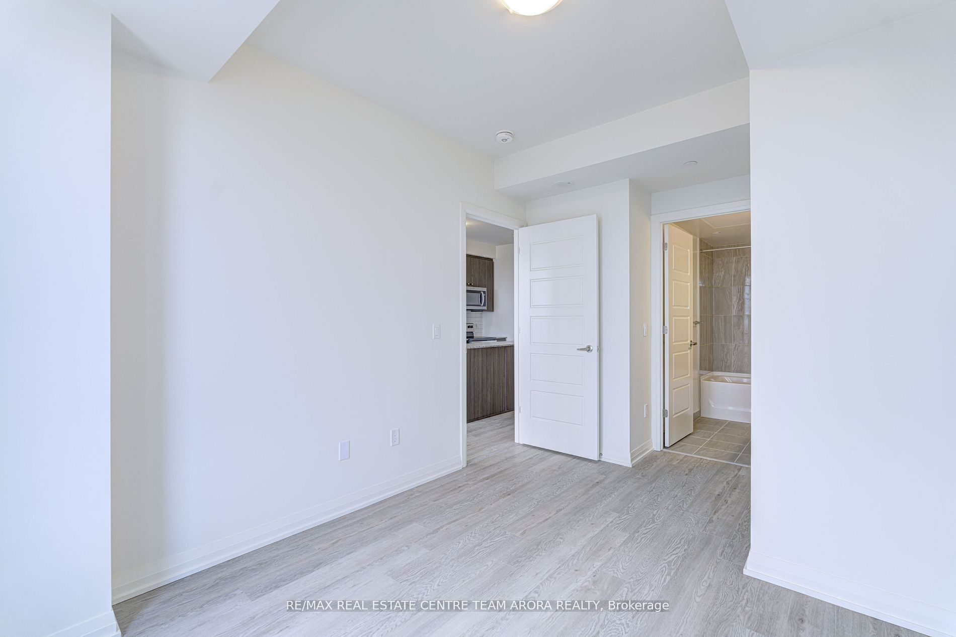 1415 Dundas St E Property Photo 18