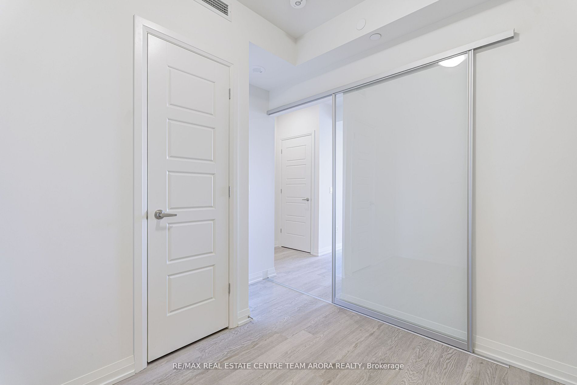 1415 Dundas St E Property Photo 20