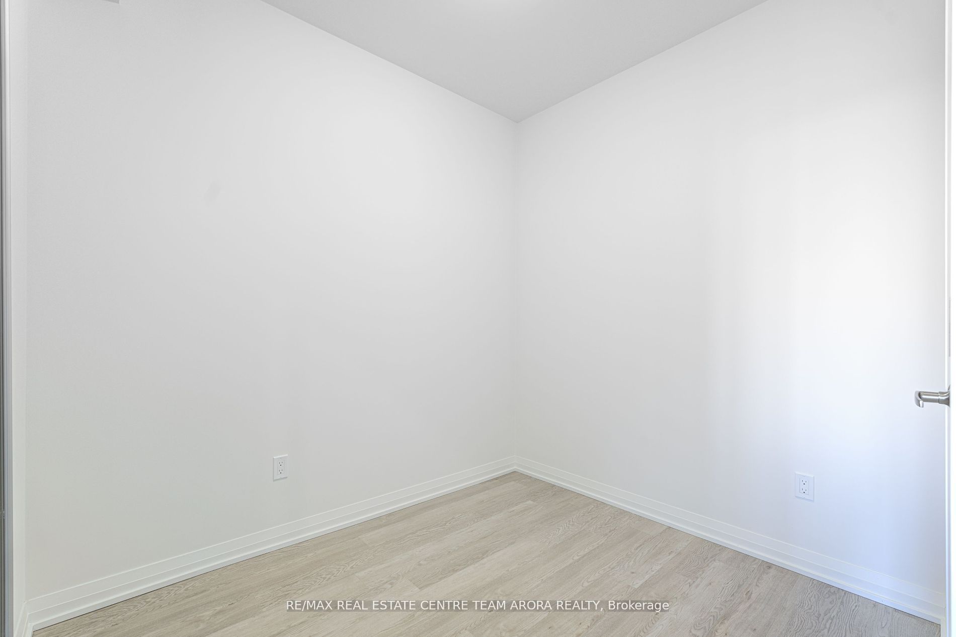 1415 Dundas St E Property Photo 22