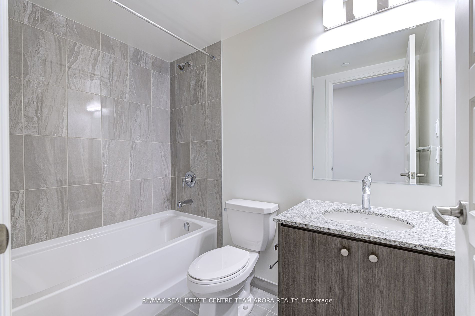 1415 Dundas St E Property Photo 23