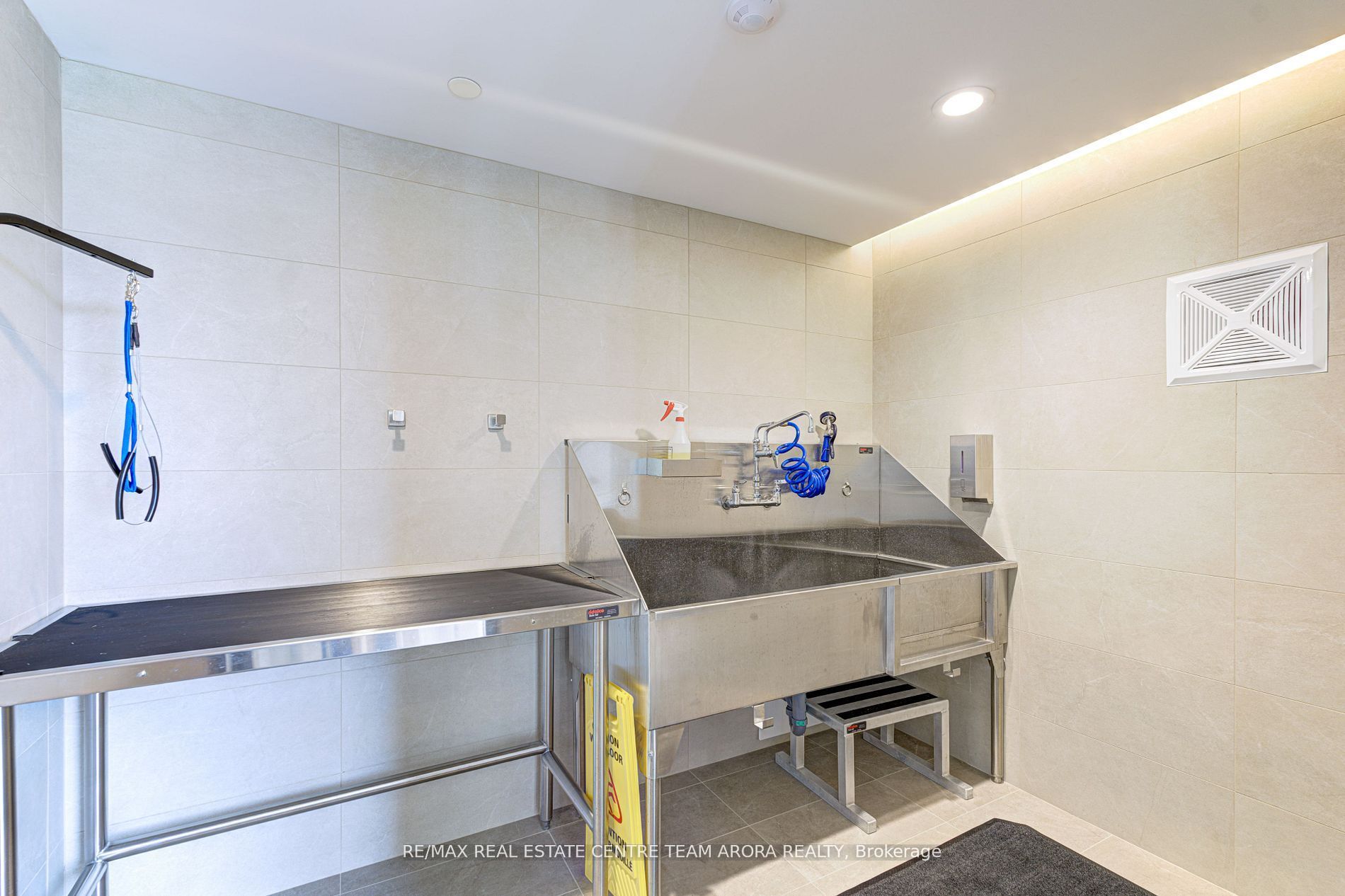 1415 Dundas St E Property Photo 31