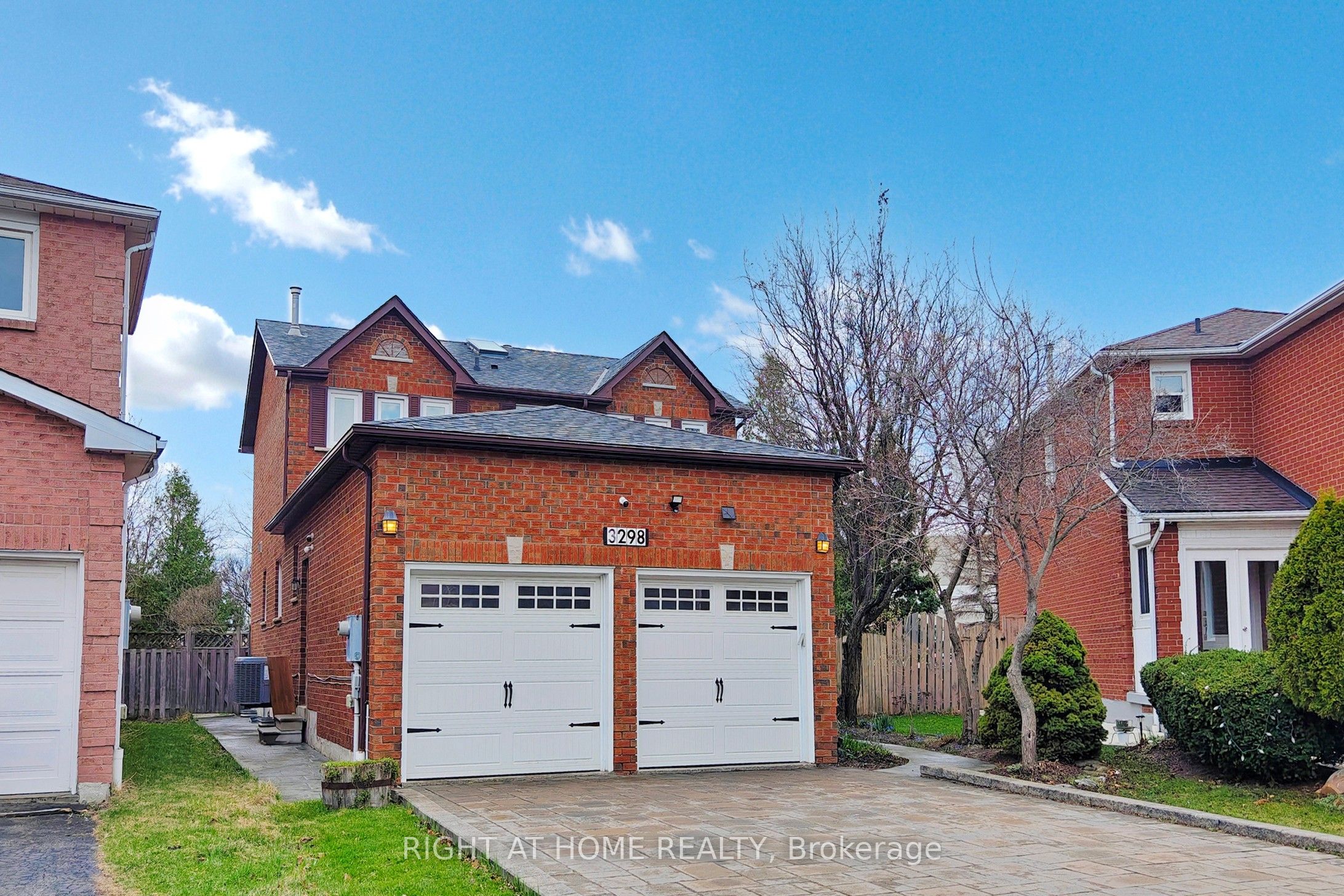3298 Pilcom Crescent Property Photo 1