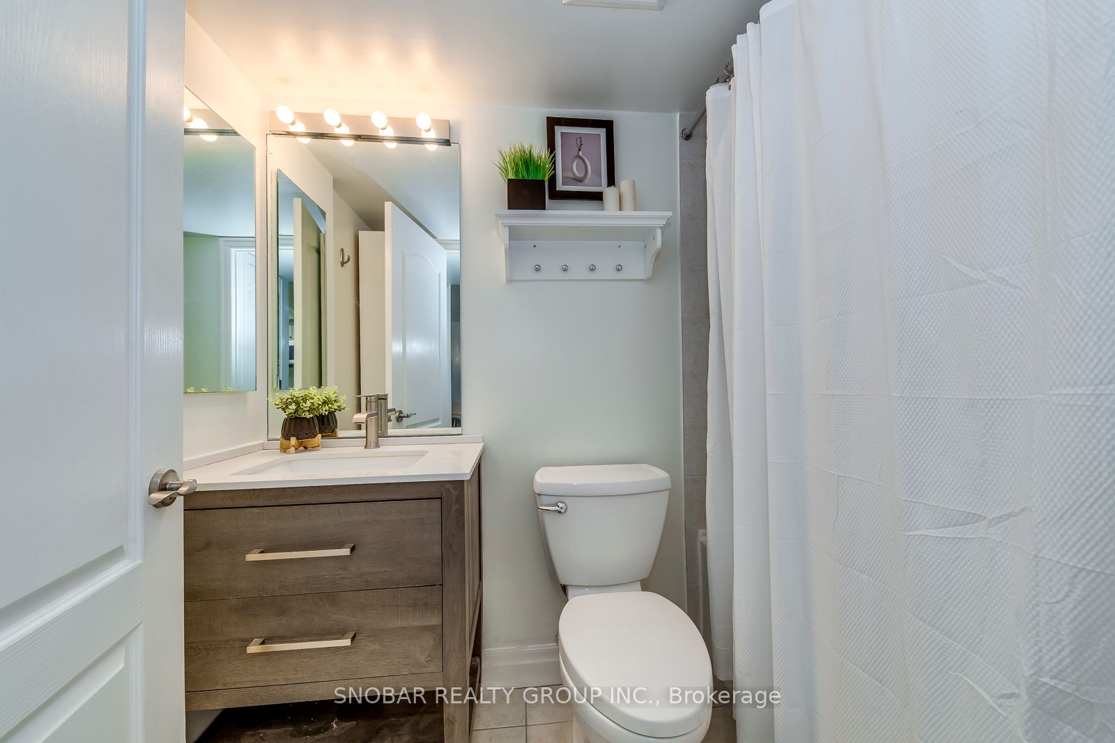 2121 Lakeshore Boulevard W 816 Property Photo 11