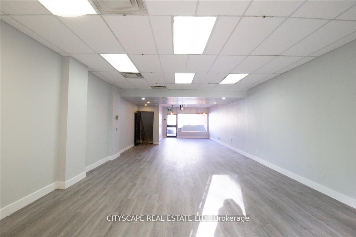 2943a Bloor Street Property Photo 7