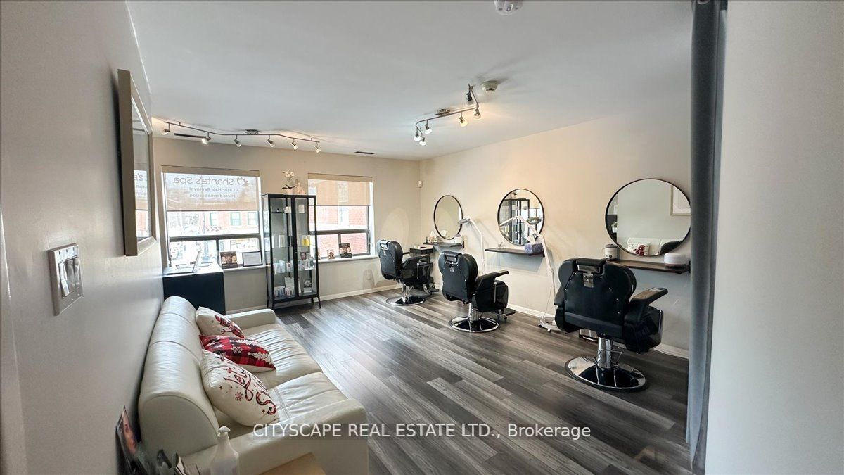 2943a Bloor Street Property Photo 16