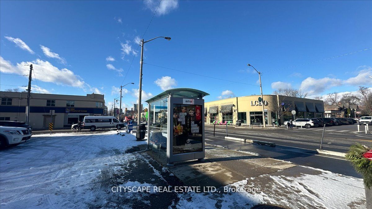 2943a Bloor Street Property Photo 22