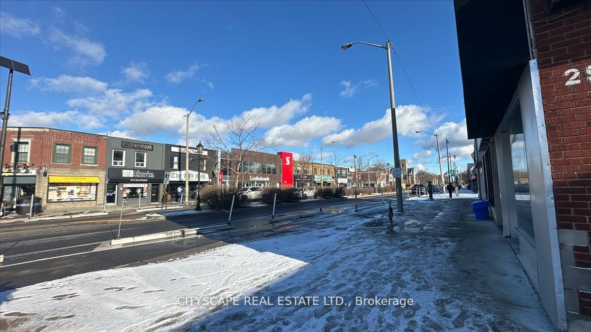 2943a Bloor Street Property Photo 28
