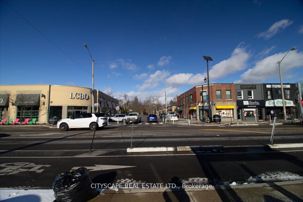 2943a Bloor Street Property Photo 30
