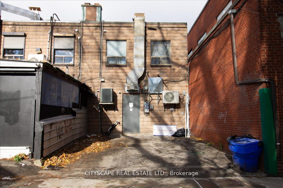 2943a Bloor Street Property Photo 32