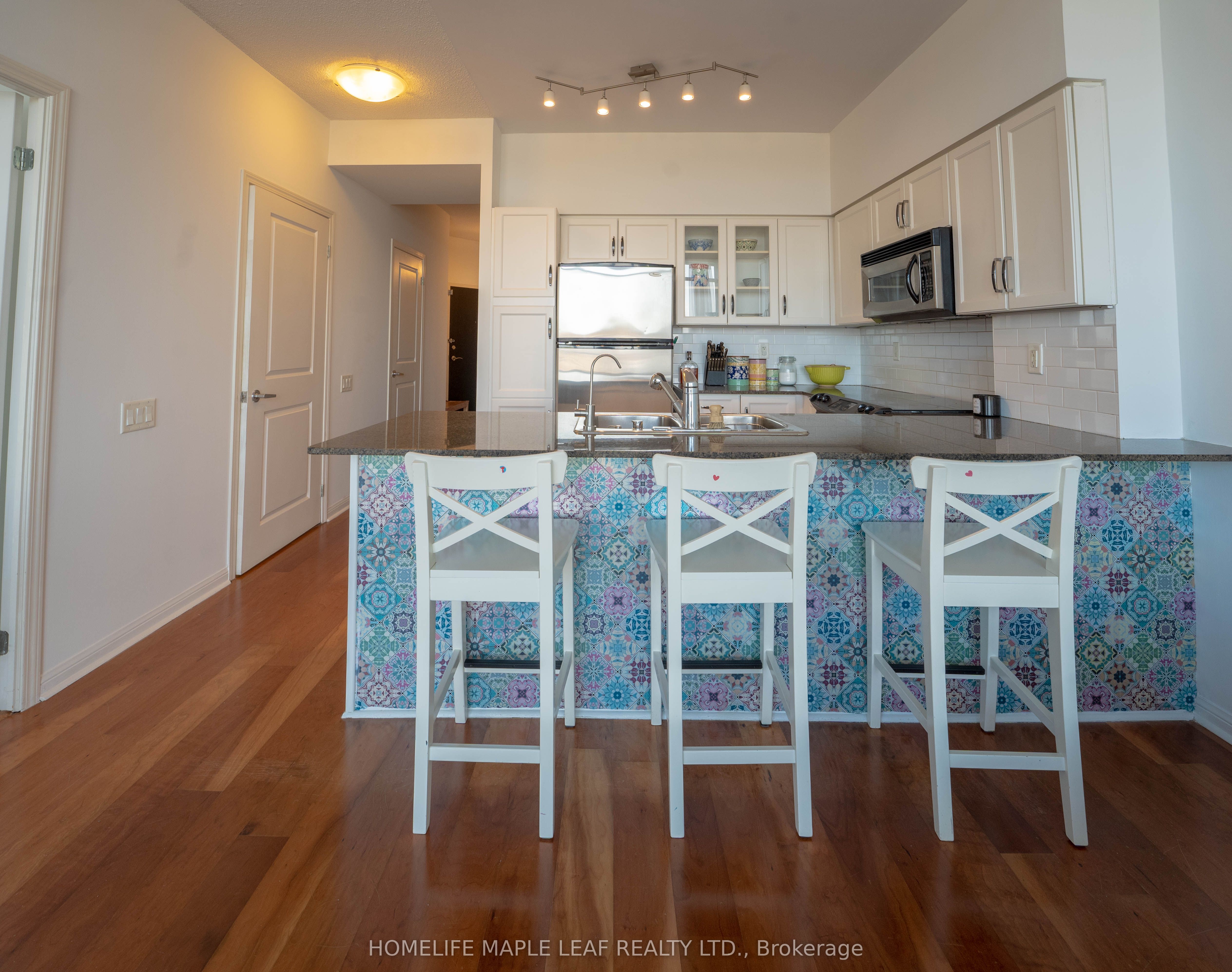 #606 - 15 Windermere Avenue Property Photo 3