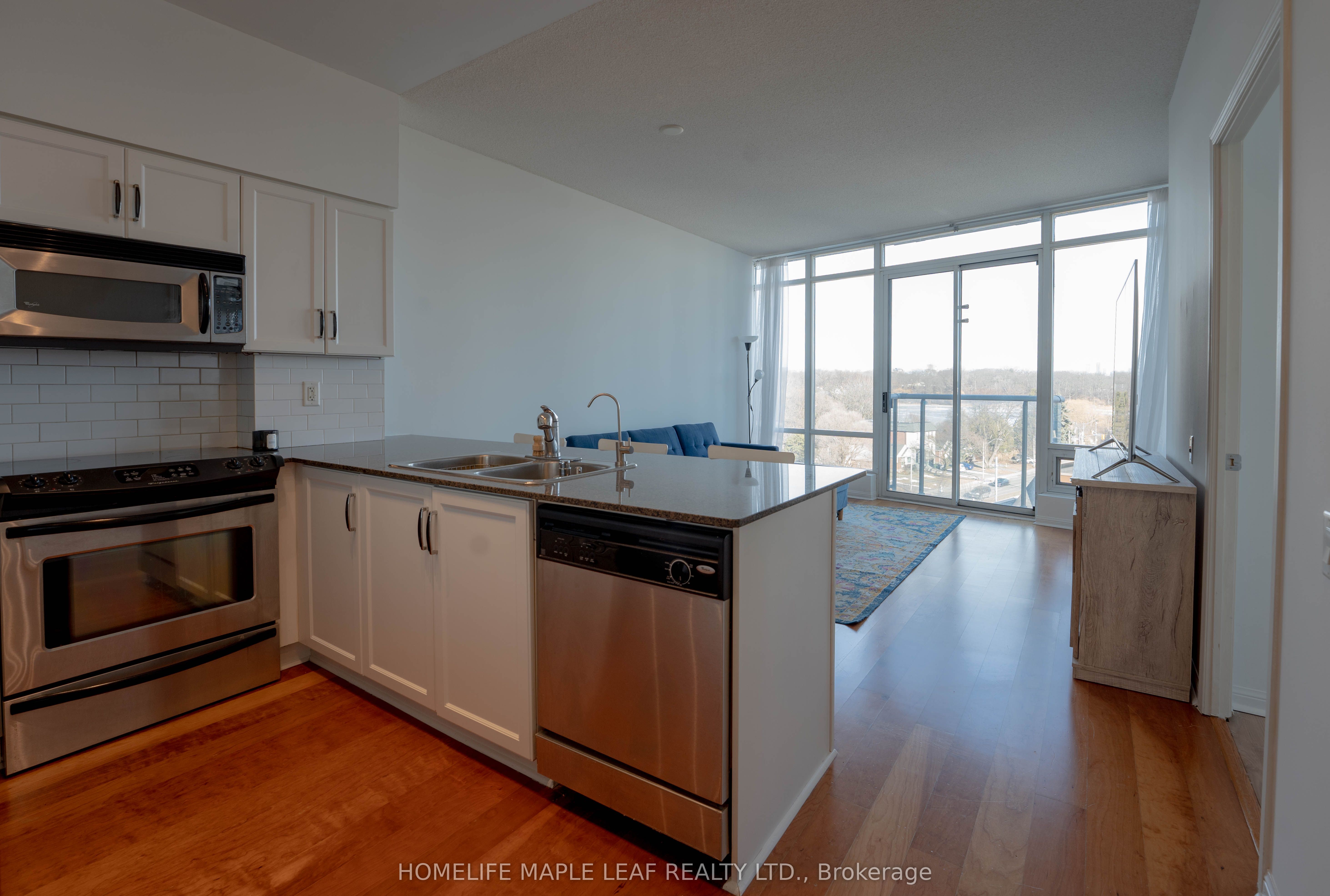 #606 - 15 Windermere Avenue Property Photo 4