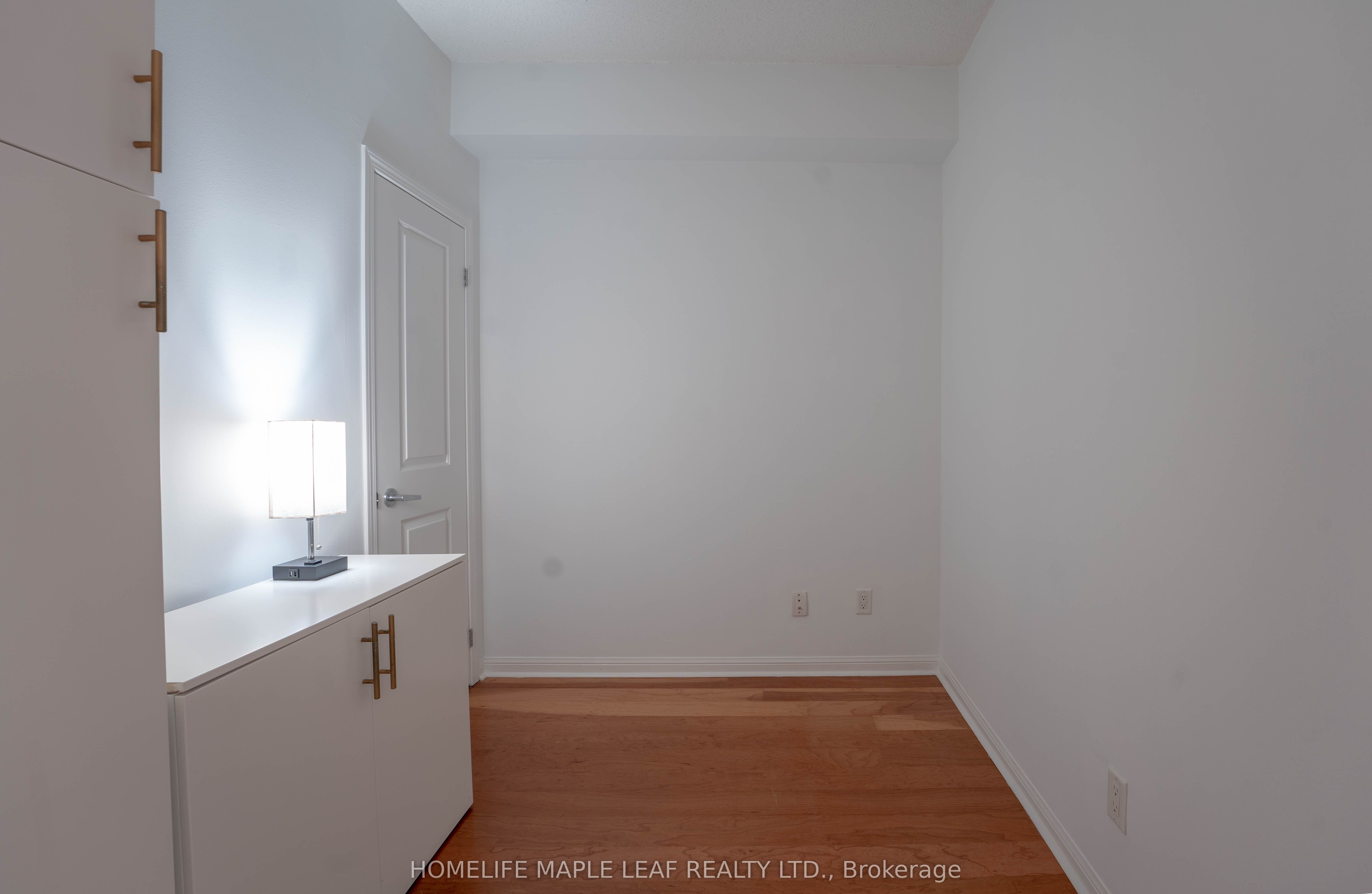 #606 - 15 Windermere Avenue Property Photo 9