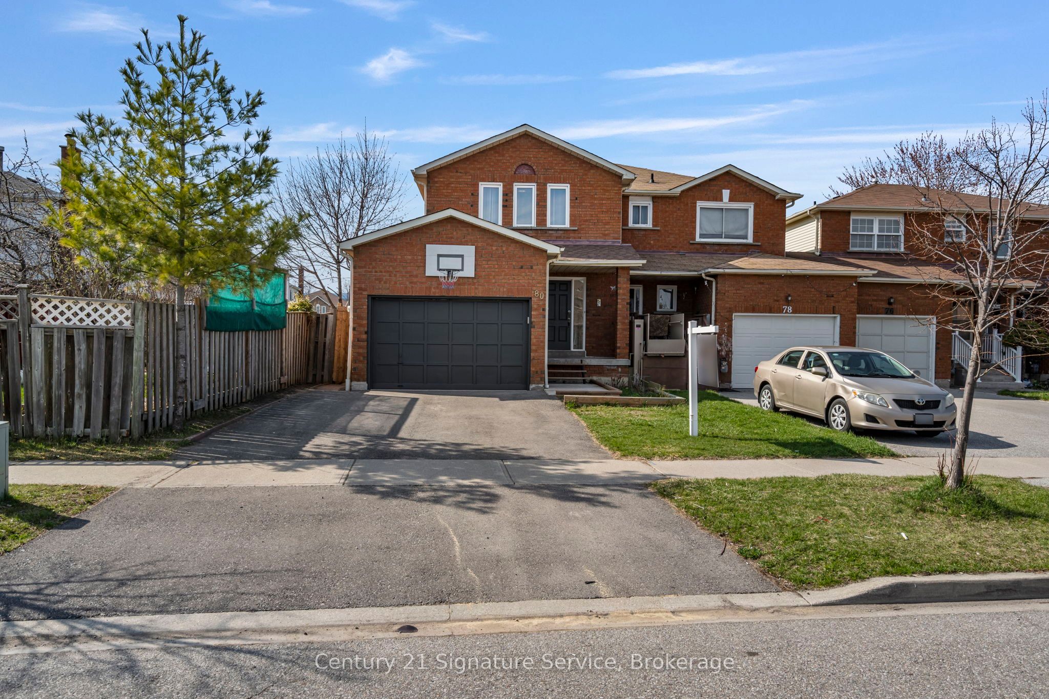 80 Dutch Crescent Property Photo 1