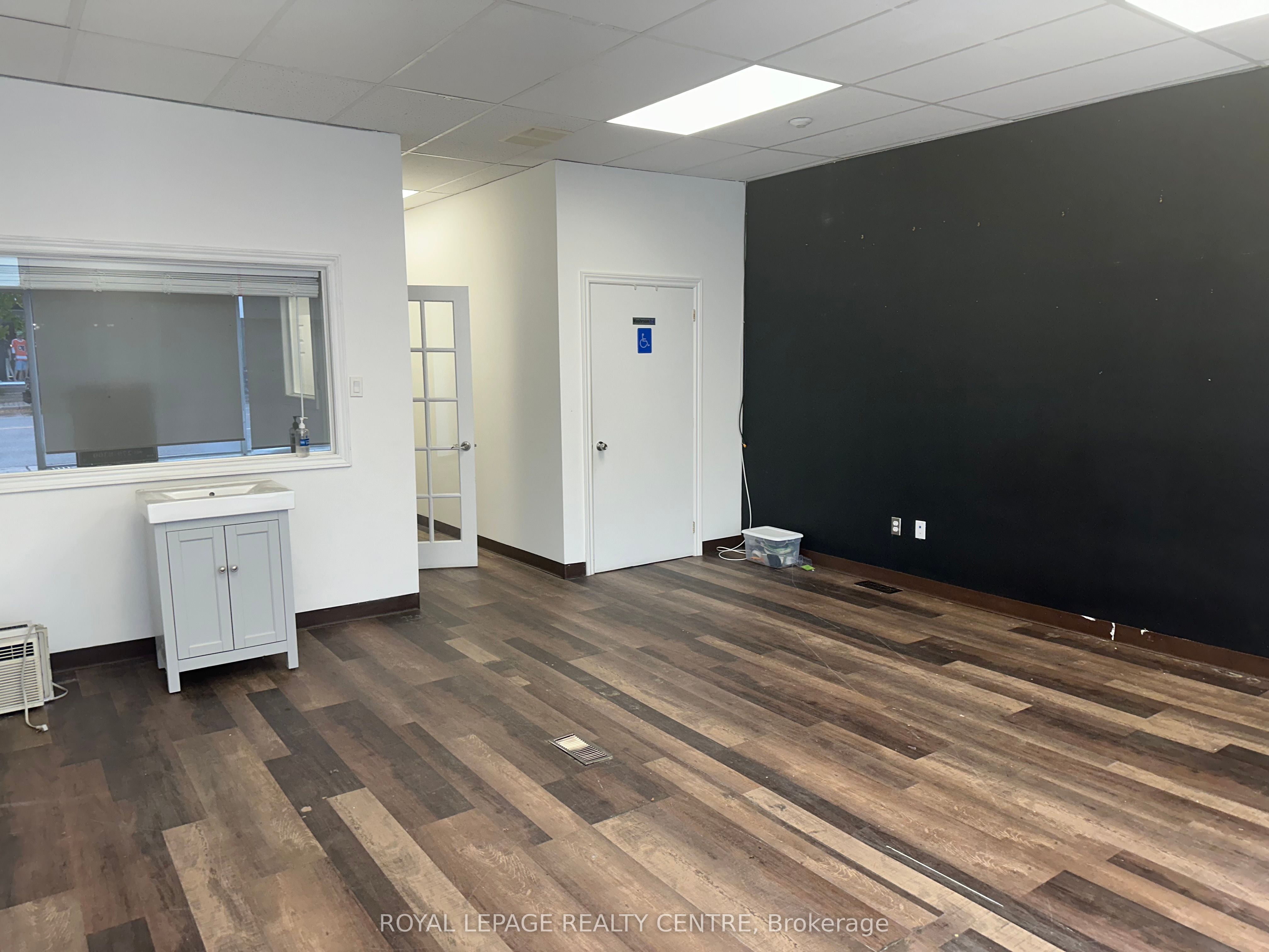 #b - 250 Lakeshore Road Property Photo 3