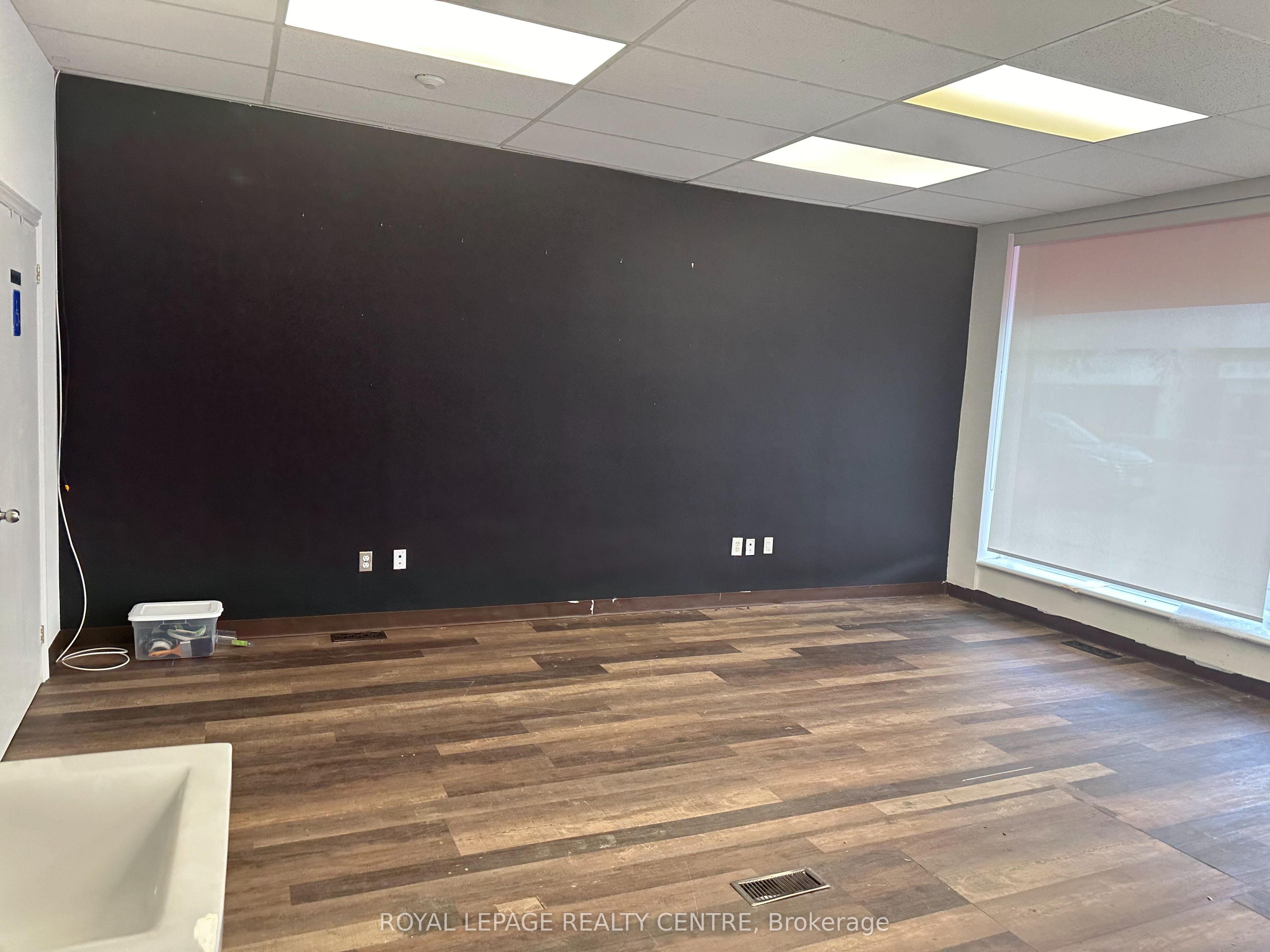 #b - 250 Lakeshore Road Property Photo 5