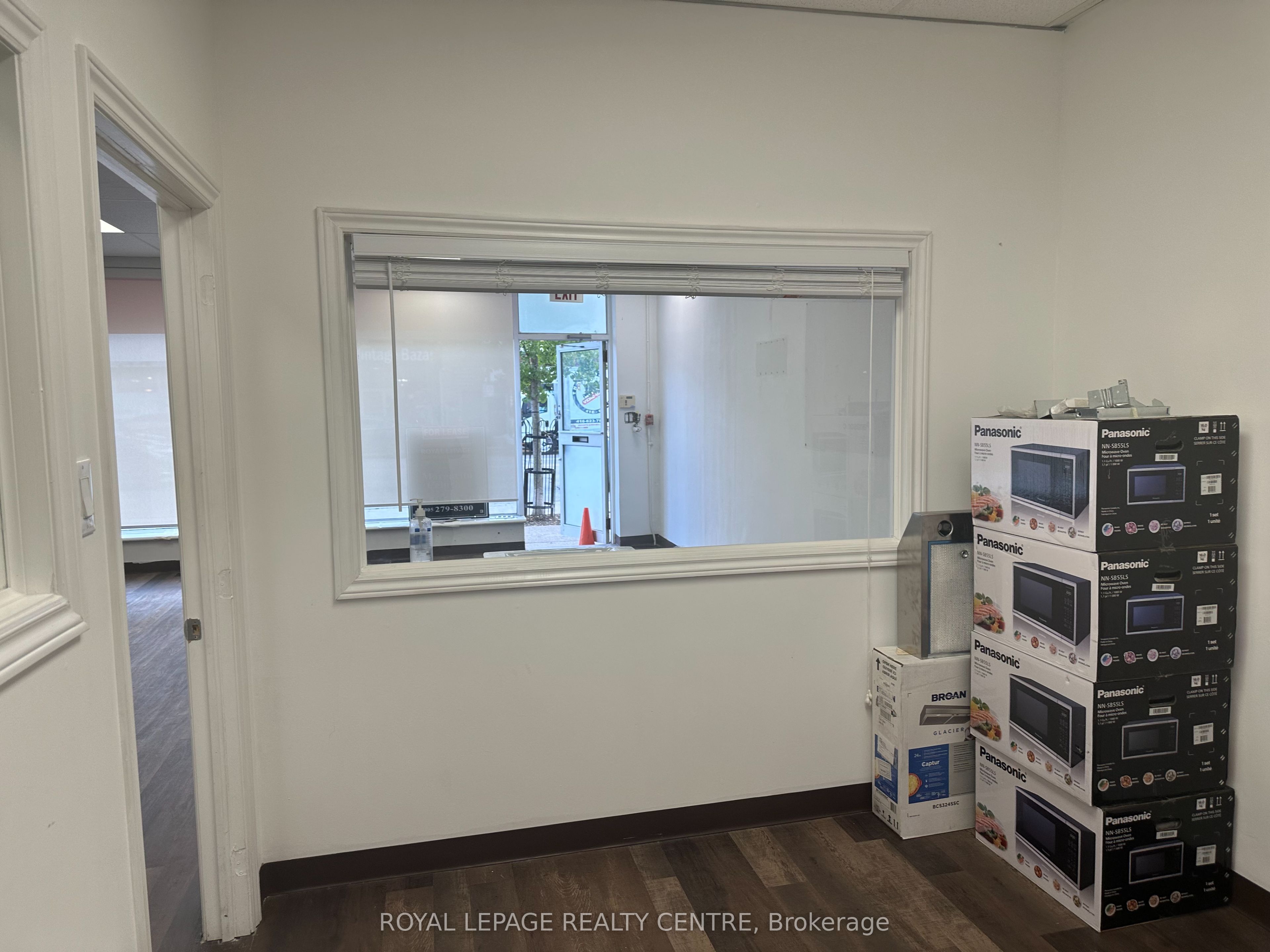 #b - 250 Lakeshore Road Property Photo 7