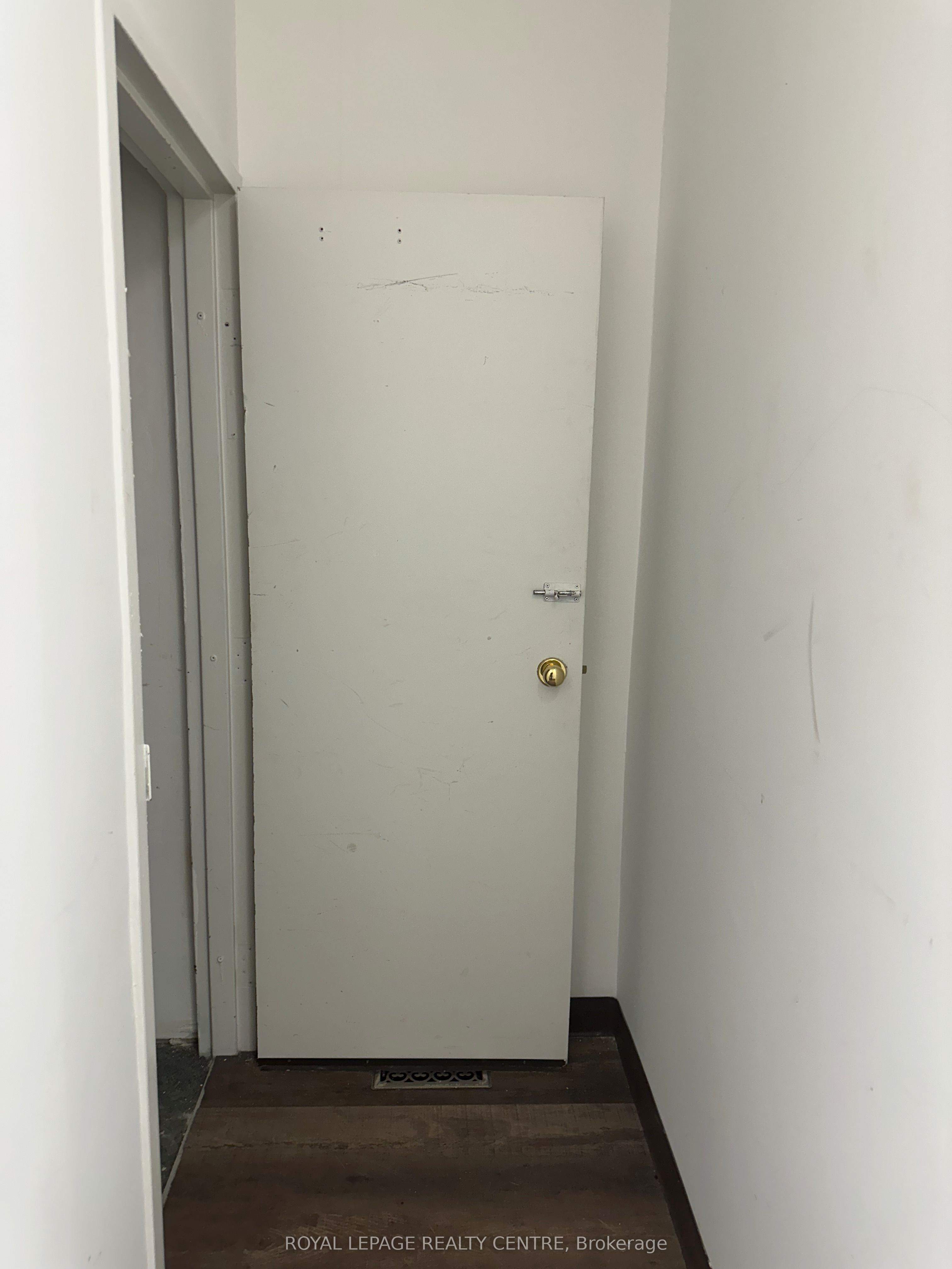 #b - 250 Lakeshore Road Property Photo 10