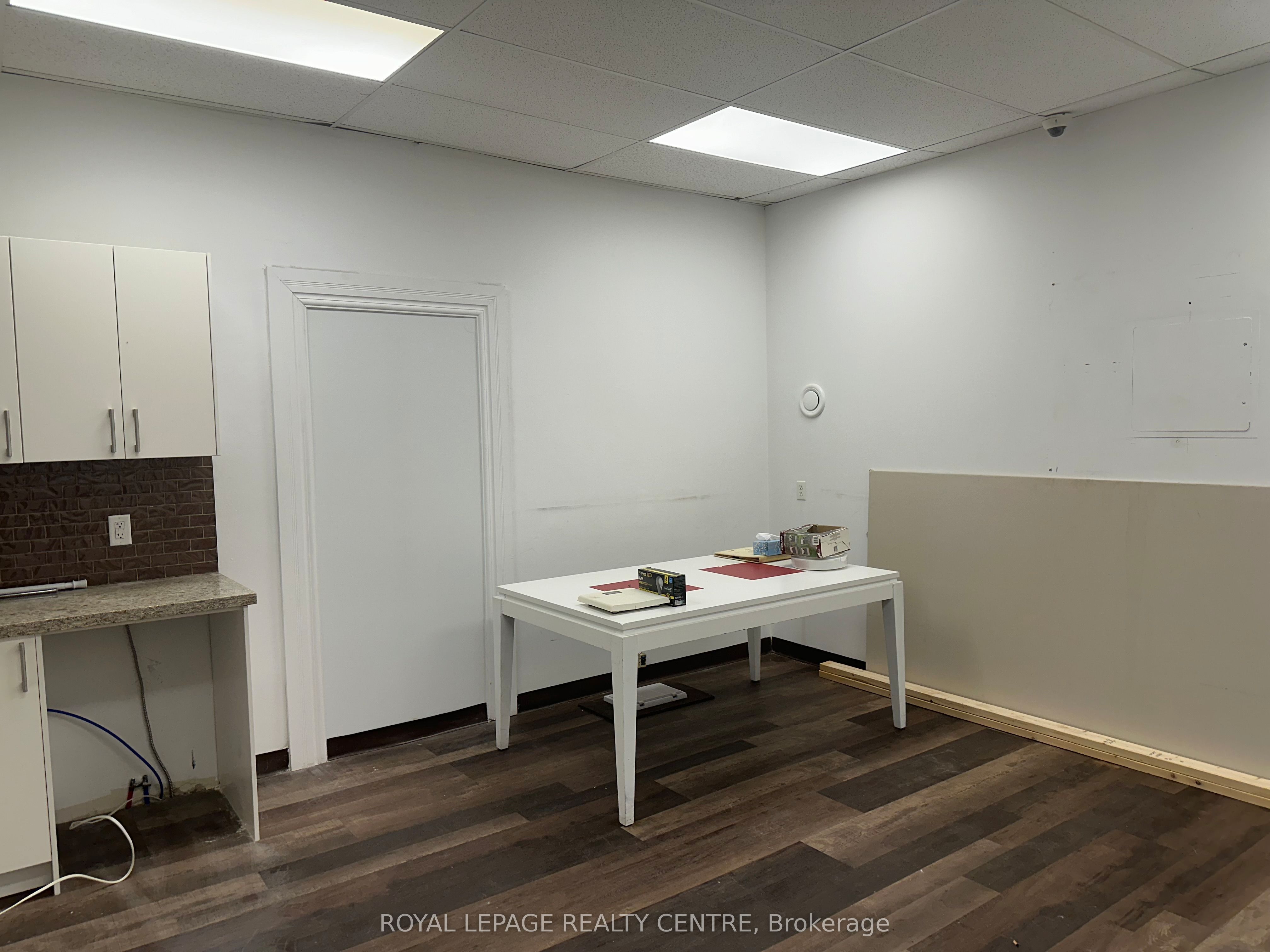 #b - 250 Lakeshore Road Property Photo 13