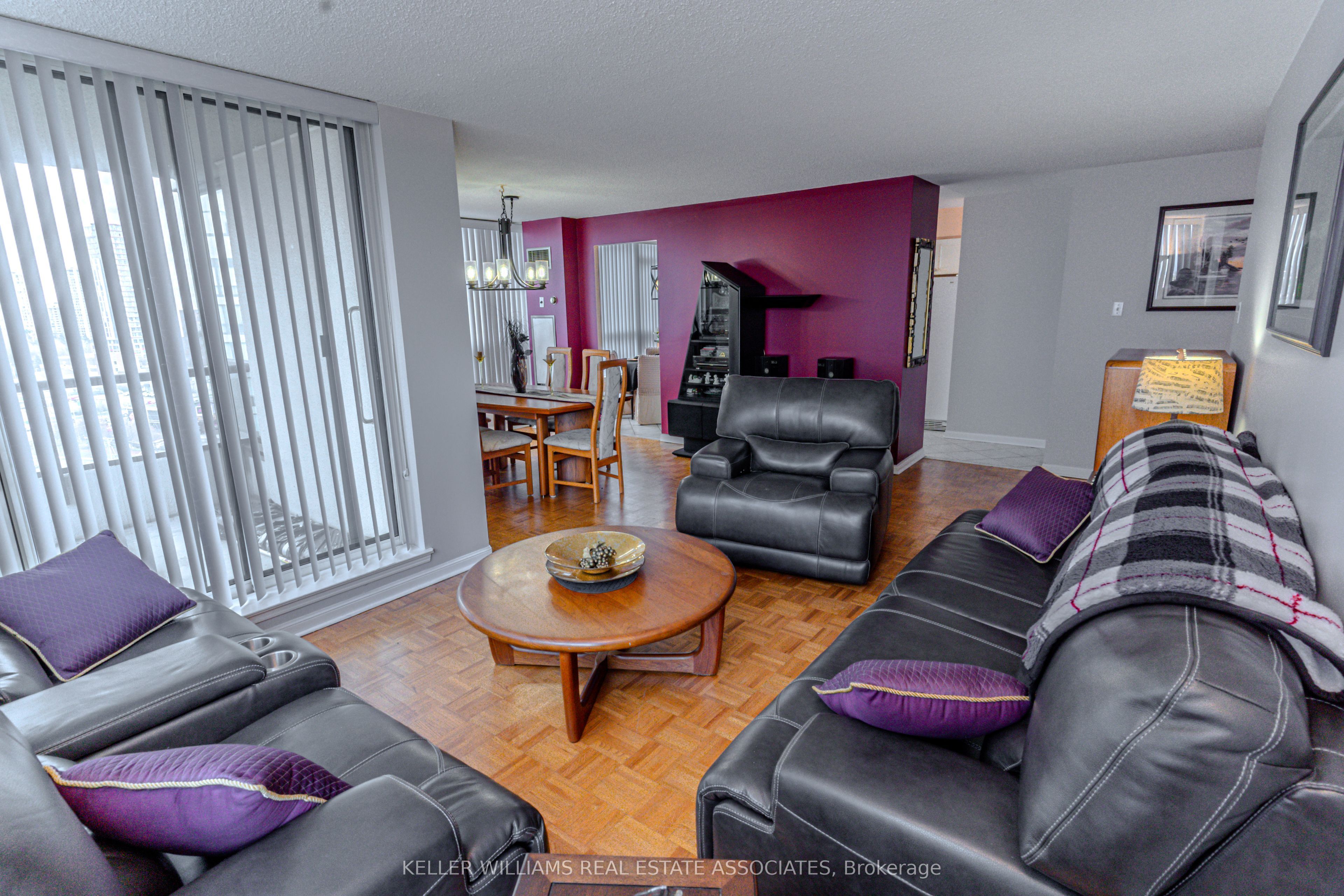 12 Laurelcrest Street 1112 Property Photo 4