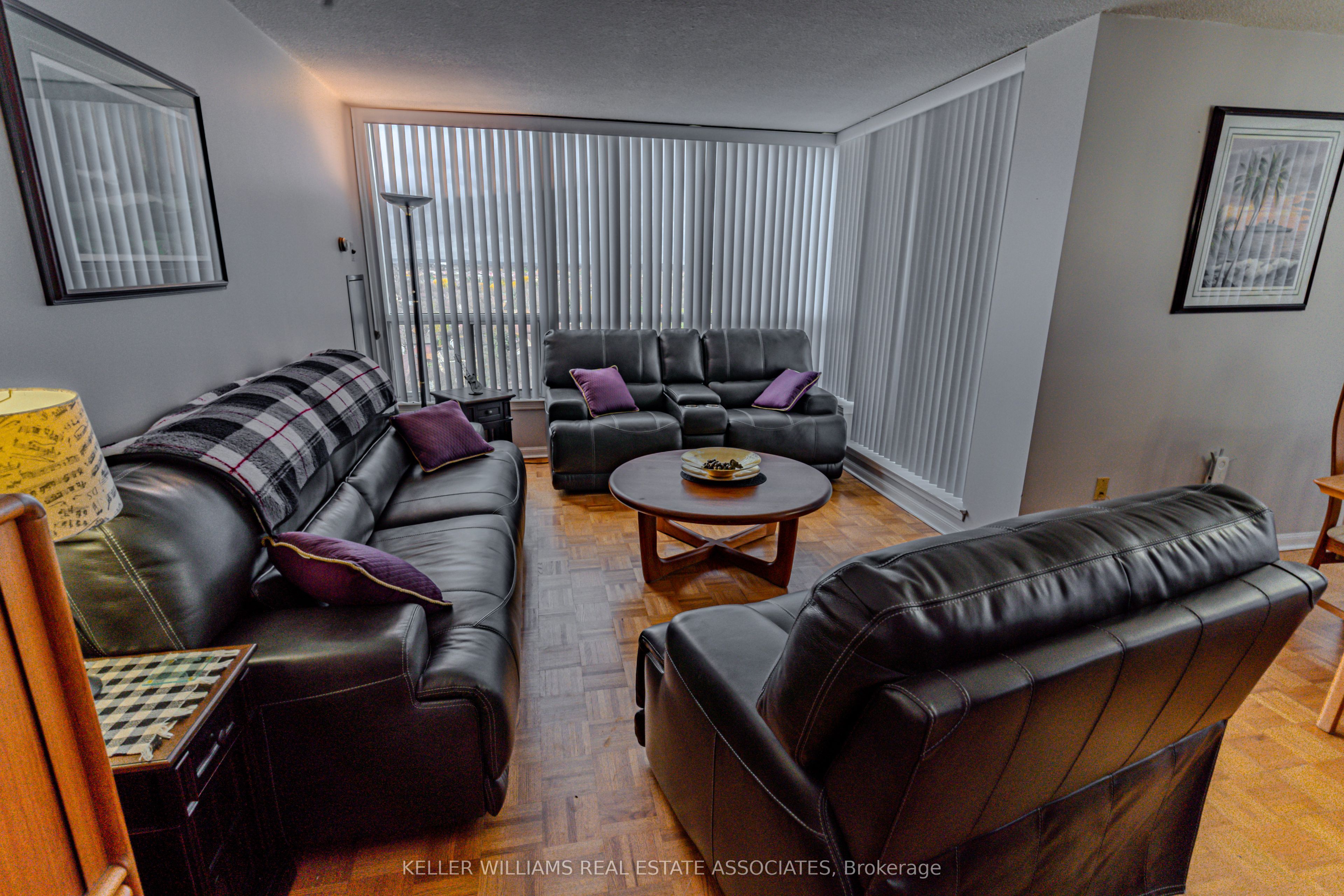 12 Laurelcrest Street 1112 Property Photo 6