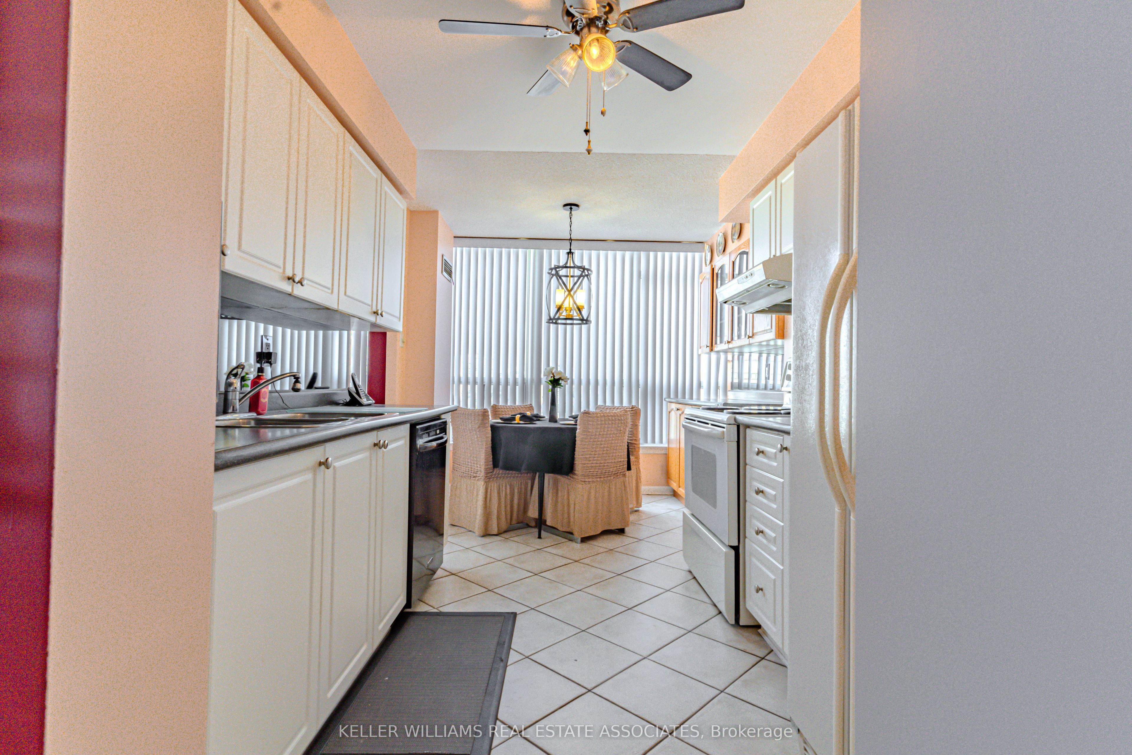 12 Laurelcrest Street 1112 Property Photo 7