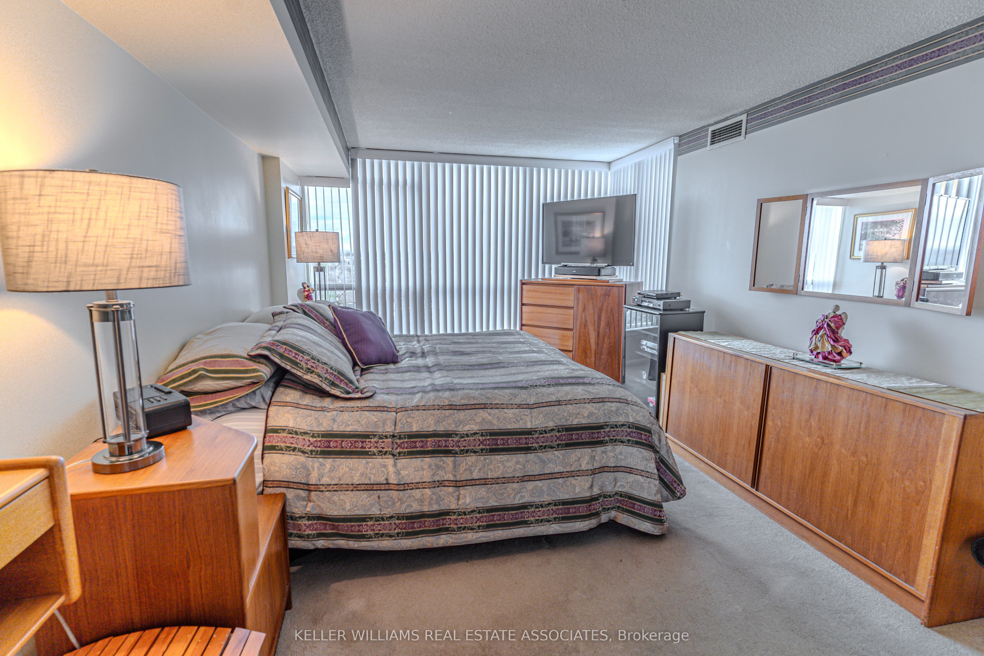 12 Laurelcrest Street 1112 Property Photo 9