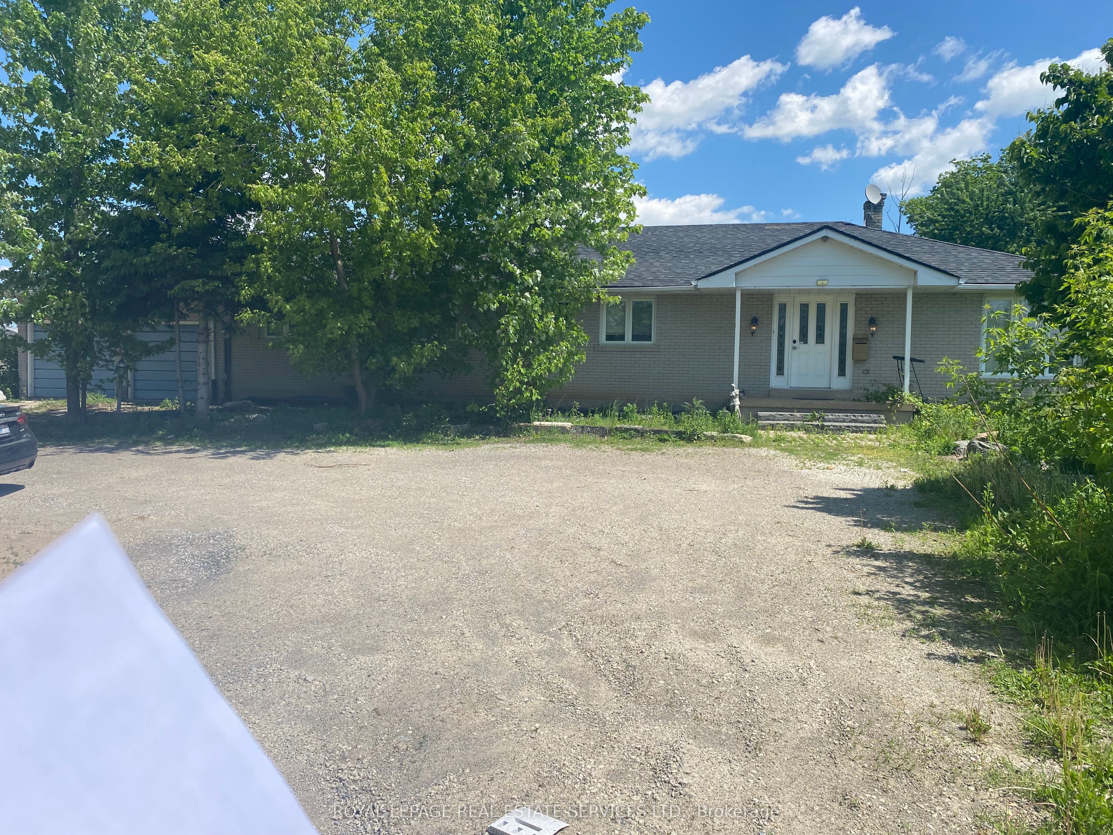 10617 Trafalgar Rd Property Photo 4