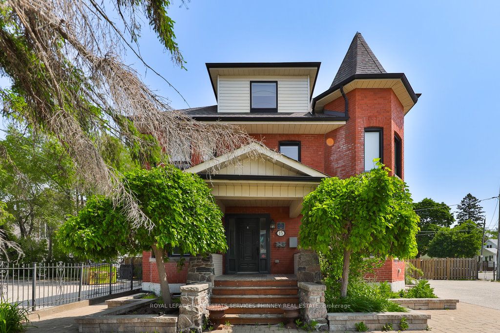 15 Mississauga Road S Property Photo 3