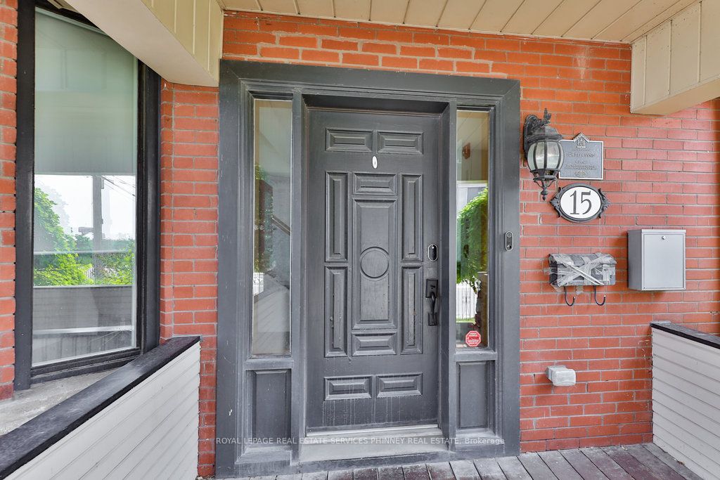 15 Mississauga Road S Property Photo 5