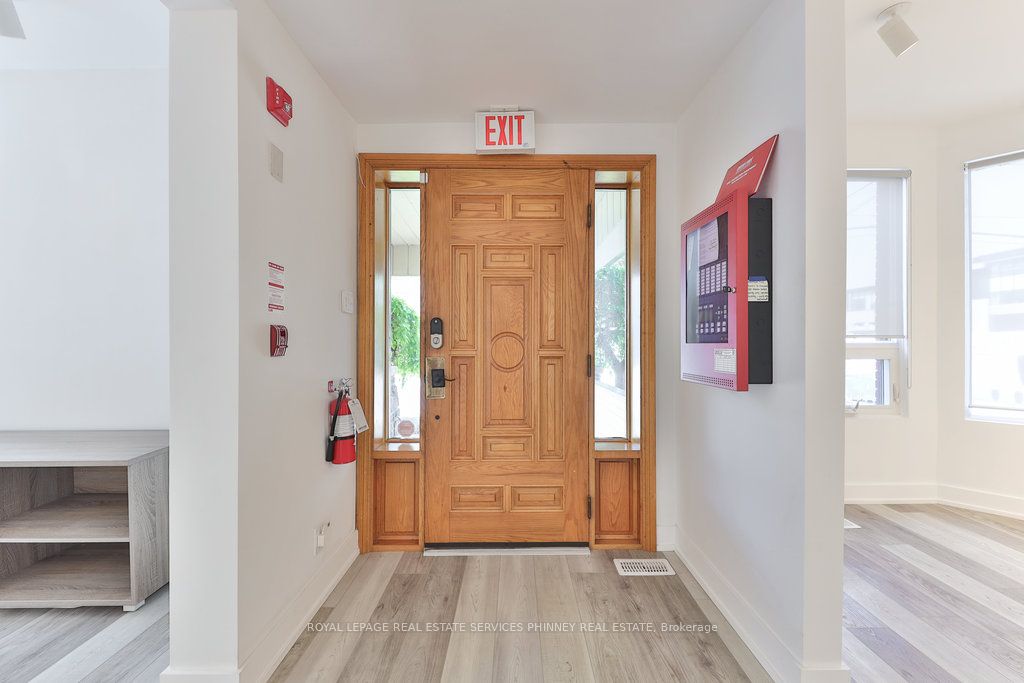 15 Mississauga Road S Property Photo 6