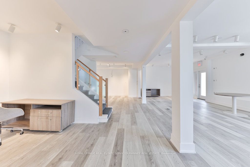 15 Mississauga Road S Property Photo 7