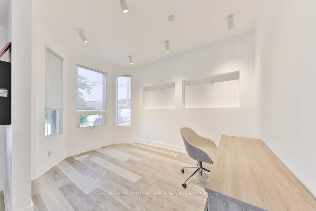 15 Mississauga Road S Property Photo 8