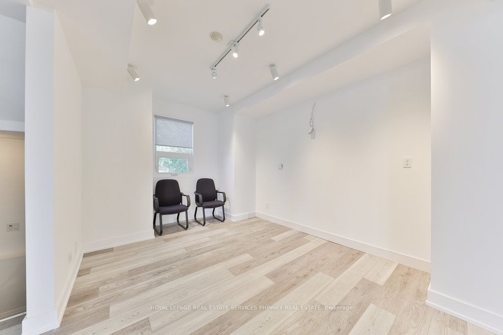 15 Mississauga Road S Property Photo 9