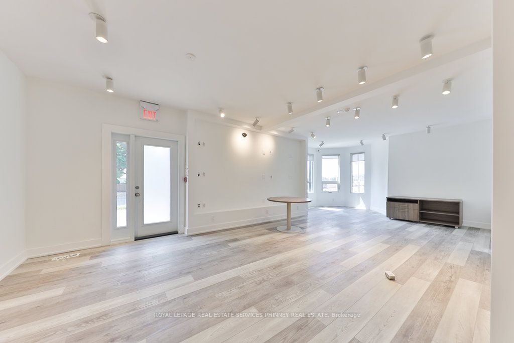 15 Mississauga Road S Property Photo 10