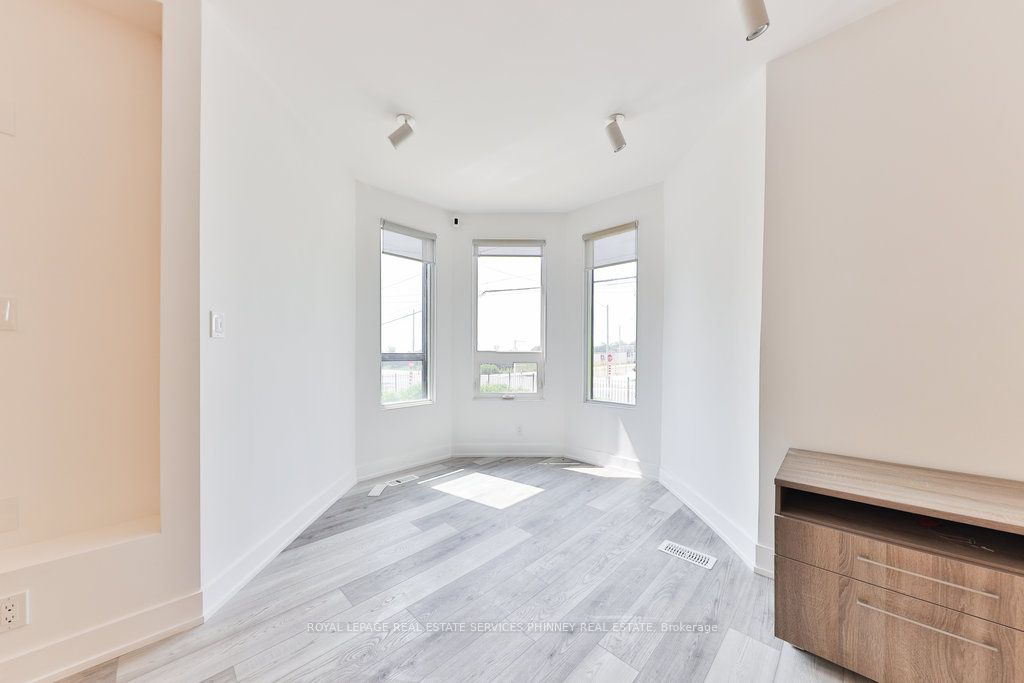 15 Mississauga Road S Property Photo 11