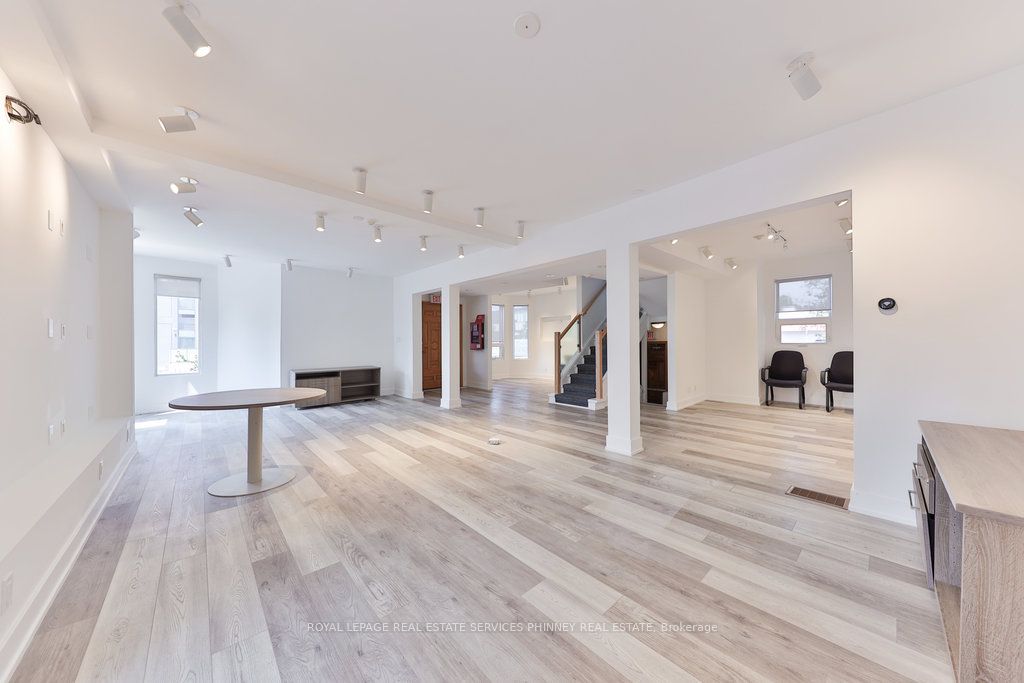 15 Mississauga Road S Property Photo 12