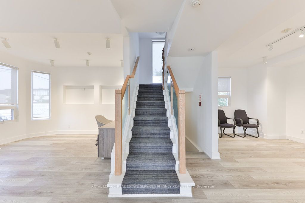 15 Mississauga Road S Property Photo 13